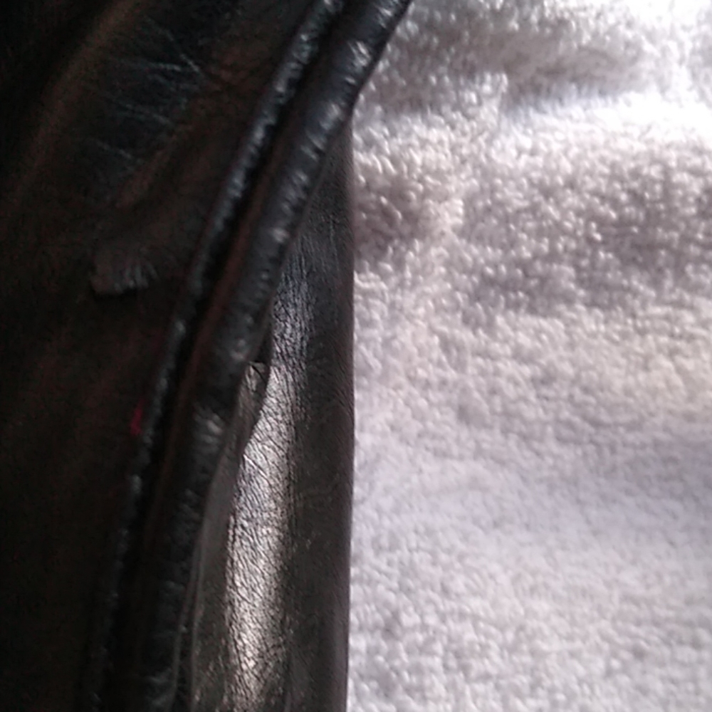 Black hand bag with big flower on it - Picture 6 of 6